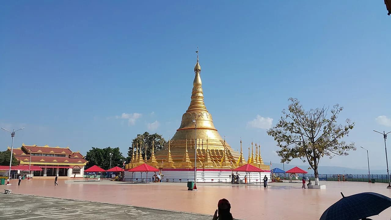 Golden stupa at Tachileik Shwedagon Pagoda