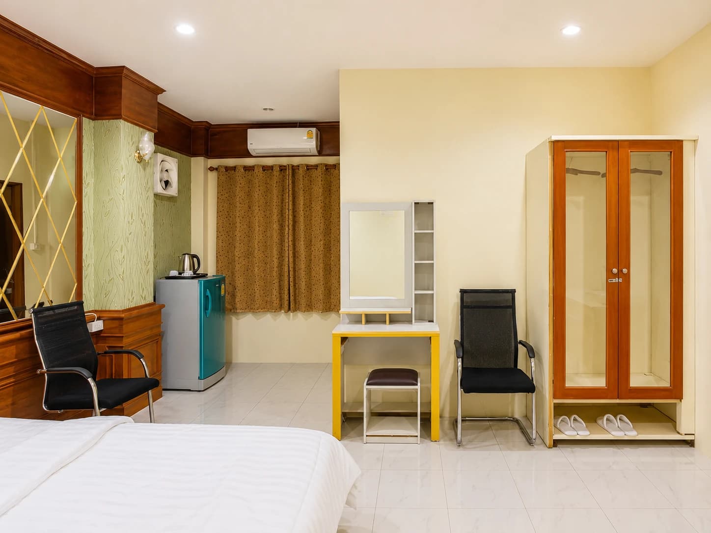 Standard Twin Room room detail